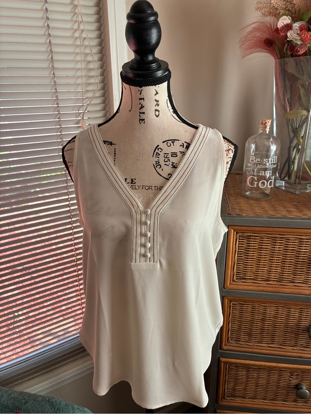 LOFT Cream Sleeveless V-Neck Button-Front Camisole